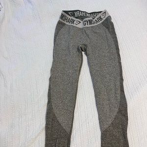 Gym shark leggings